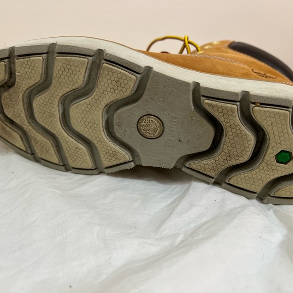 Women’s Timberlands Size 7 - Picture 9 of 16